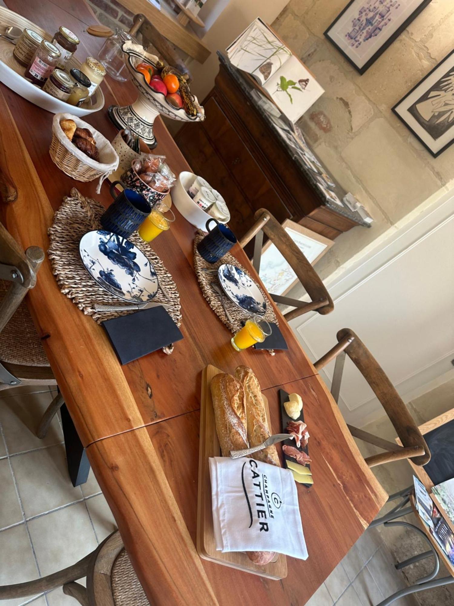 Bed and Breakfast L'Artelier Dans Ma Cour Hermonville Esterno foto